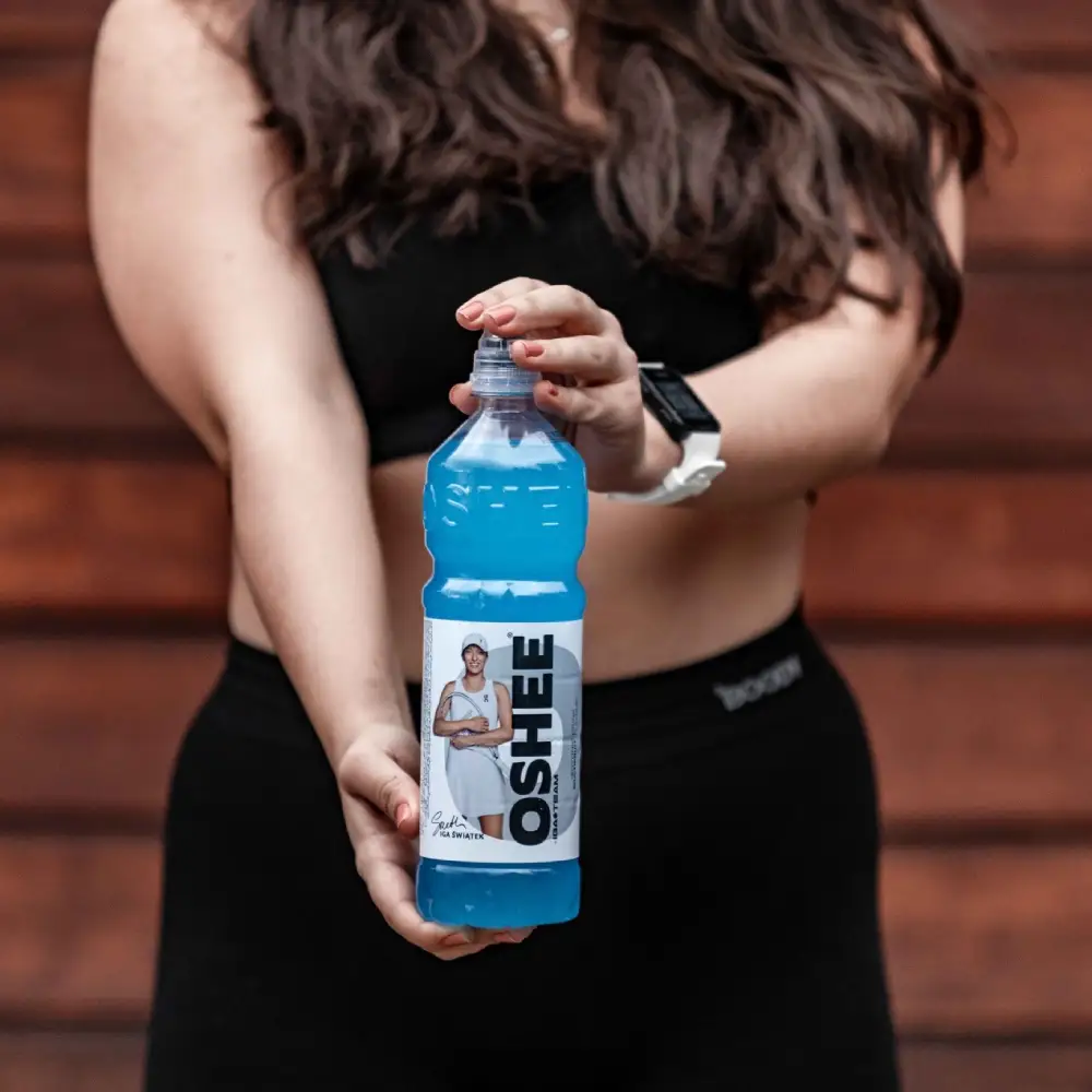 OSHEE ISOTONIC multiaugļu dzēriens ar vitamīniem un saldinātājiem, 750ml